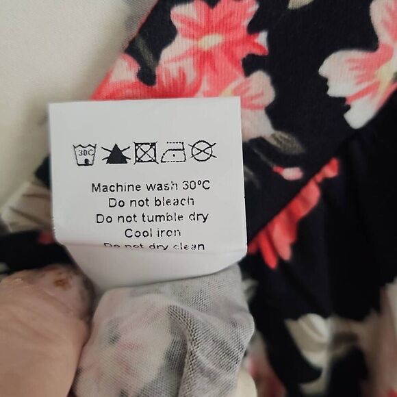 Plus Size 4X, floral blouse. Floral top. - Picture 5 of 7